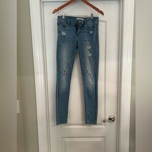Levi’s 711 skinny jeans.